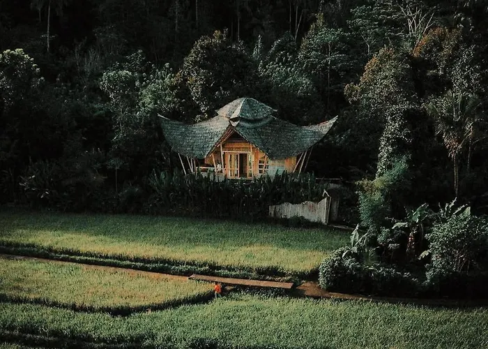 Luxury Nyan Bamboo House Sidemen Villa *