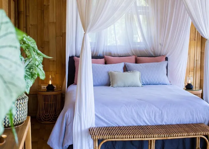 Luxury Nyan Bamboo House Sidemen *