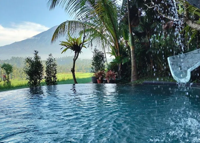 Luxury Nyan Bamboo House Sidemen Selat