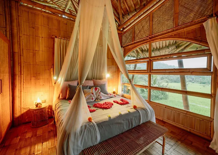 Luxury Nyan Bamboo House Sidemen
