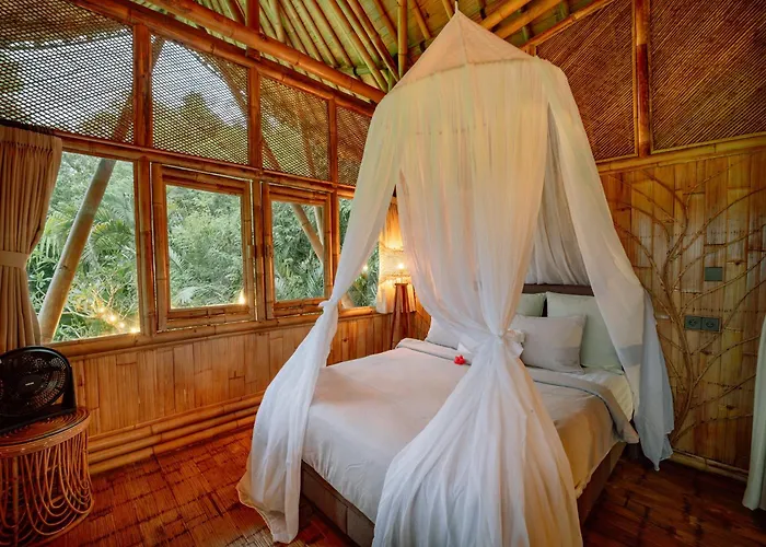 Luxury Nyan Bamboo House Sidemen Villa *