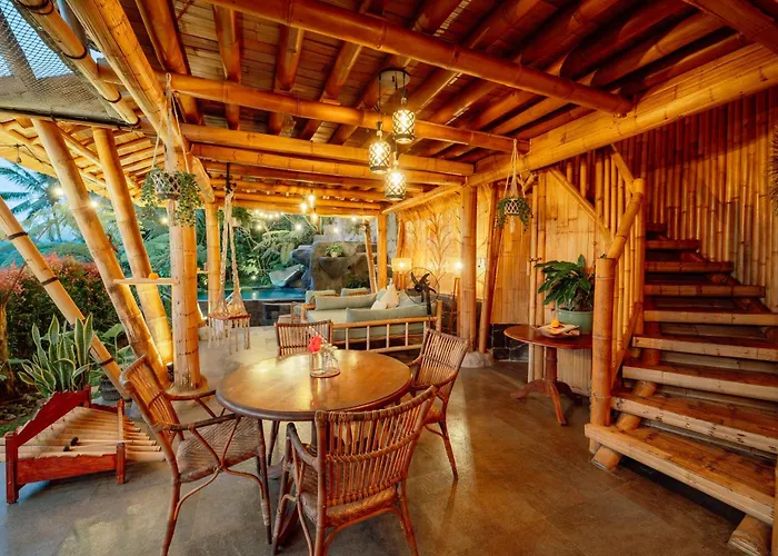 Luxury Nyan Bamboo House Sidemen Villa Selat