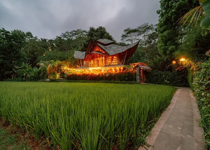 Villa Luxury Nyan Bamboo House Sidemen Selat