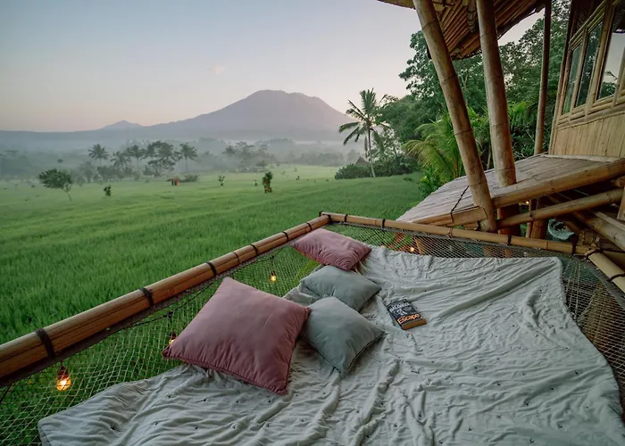 Luxury Nyan Bamboo House Sidemen Villa