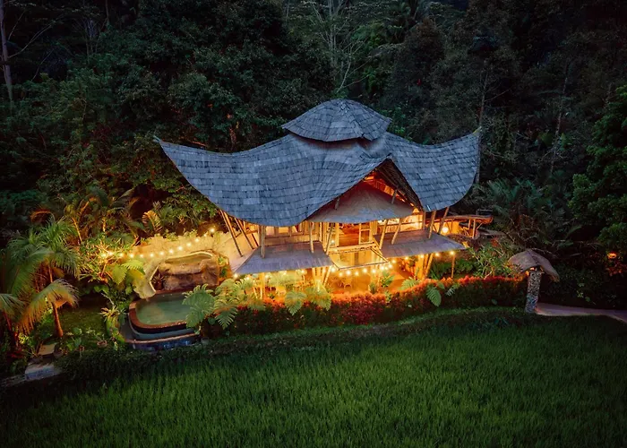 Luxury Nyan Bamboo House Sidemen Villa Selat
