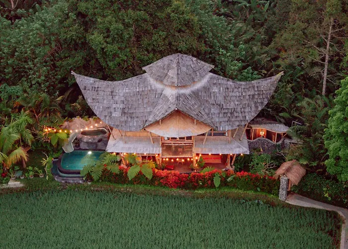 Luxury Nyan Bamboo House Sidemen Villa Selat