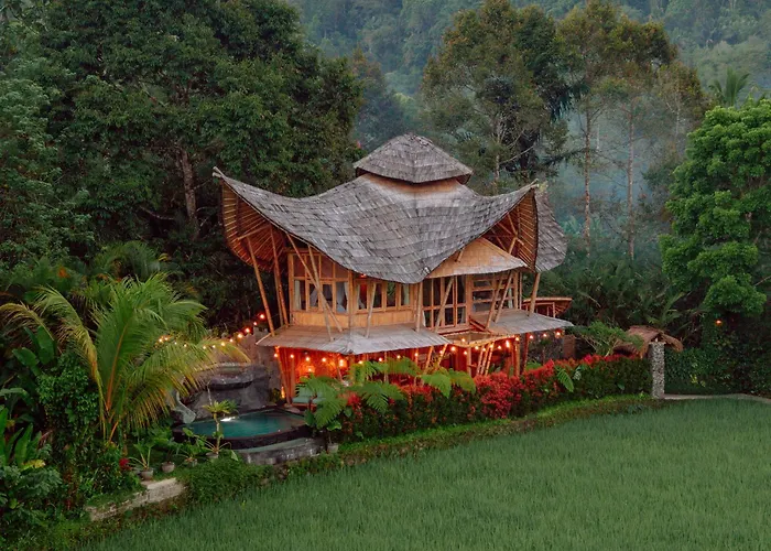 Luxury Nyan Bamboo House Sidemen Villa Selat